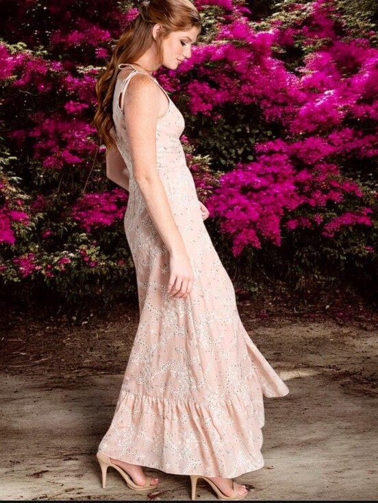 Dress the Population Dresses & Skirts - DRESS THE POPULATION Blush Floral Eyelet Lace Dress XL